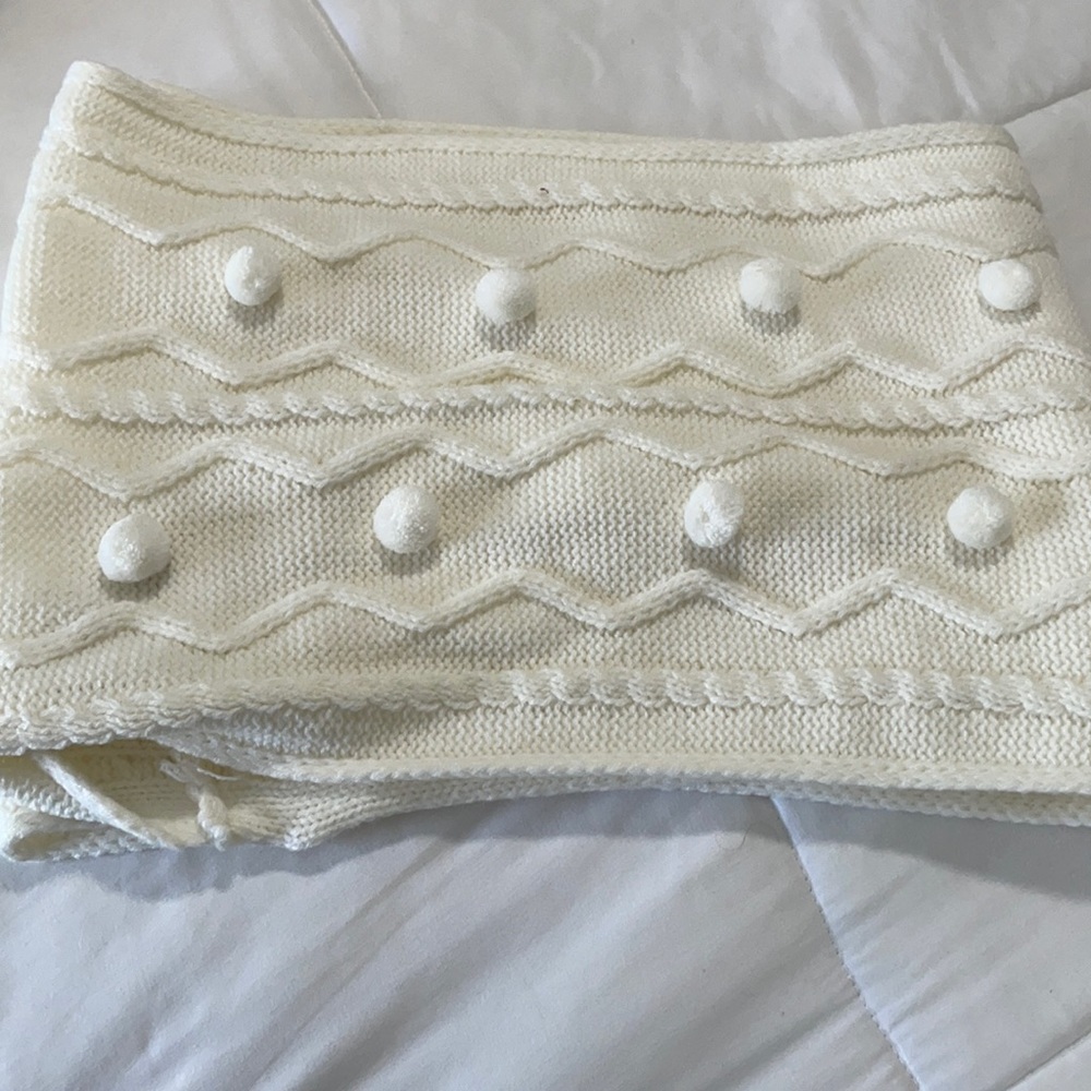 Winter scarf. Cream colored.